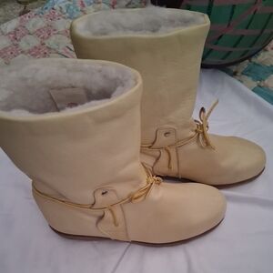 Cream Shearling Lined Women's Boots